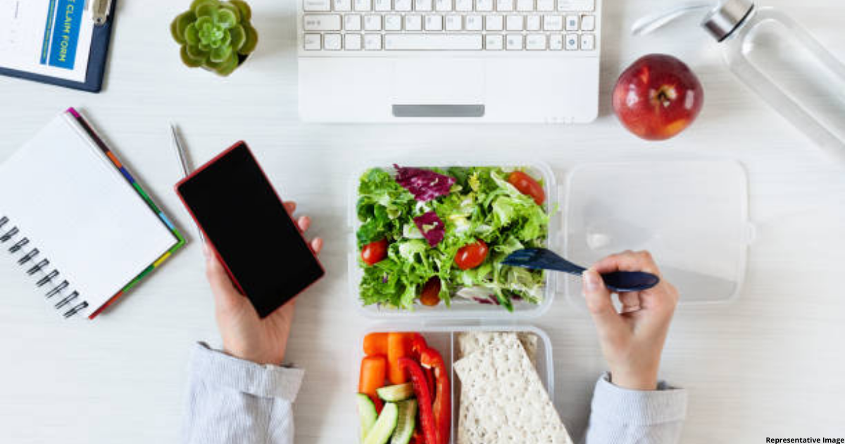 Healthy Snacks You Should Keep at Your Desk at Work